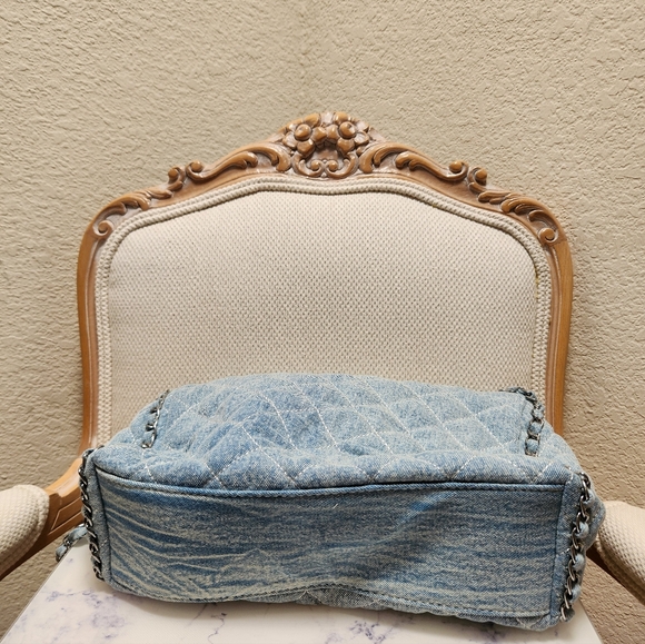 Quilted Demin Shoulder Bag With Chain Straps New No Tag - Picture 5 of 7